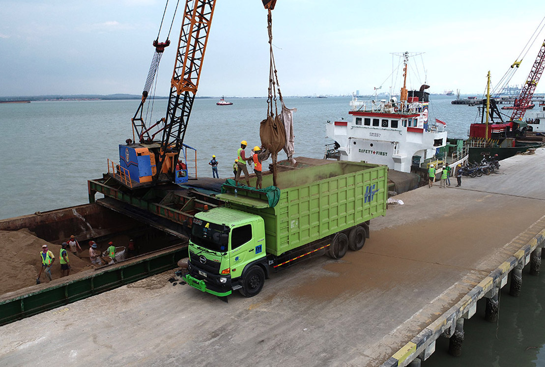 Logistik dan sewa rental alat berat